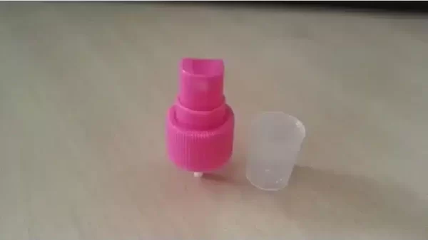 Flacon Spray Transparent Sharp avec Bouchon Rose Parfait pour l'Eau de Rose et Autres Liquides Précieux