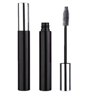 Tube de mascara noir avec capuchon argenté et brosse à cils